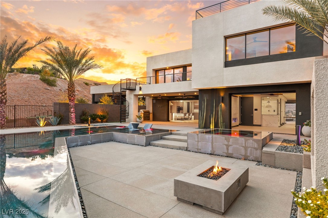12 Falling Canyon Court