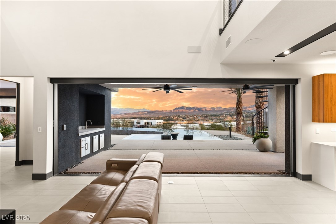12 Falling Canyon Court