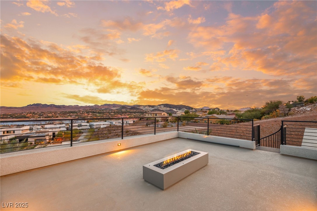 12 Falling Canyon Court