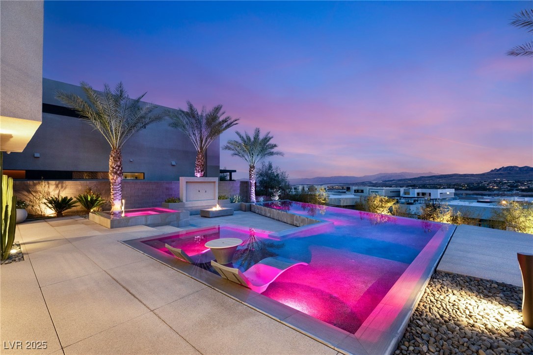 12 Falling Canyon Court