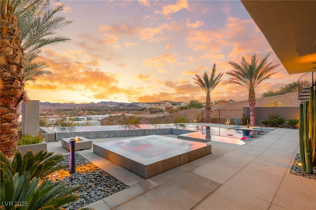 12 Falling Canyon Court
