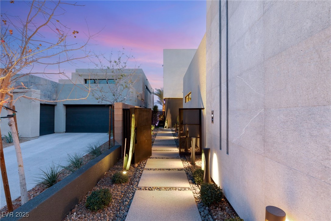 12 Falling Canyon Court