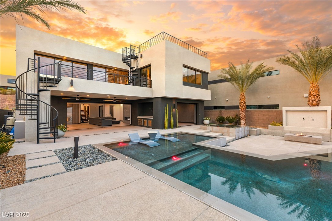 12 Falling Canyon Court