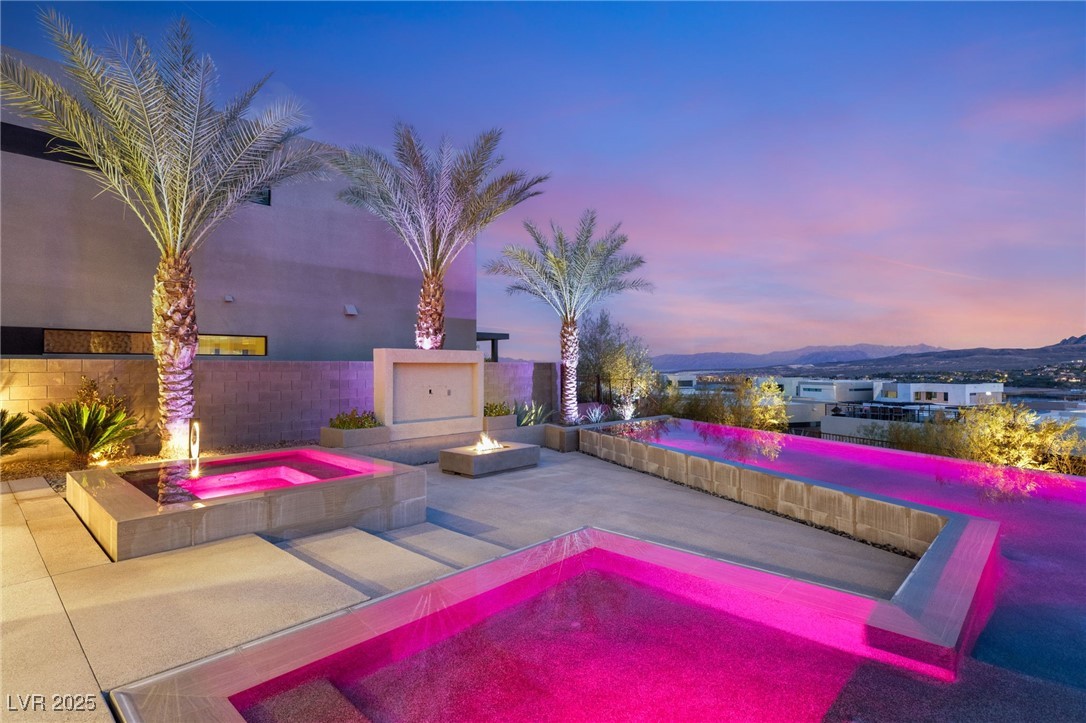 12 Falling Canyon Court