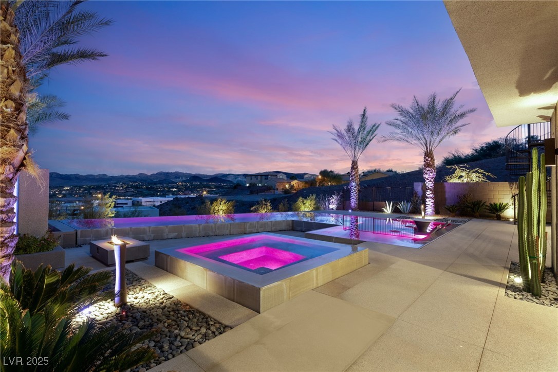 12 Falling Canyon Court