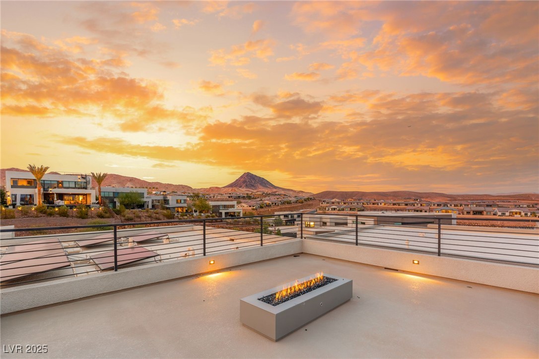 12 Falling Canyon Court