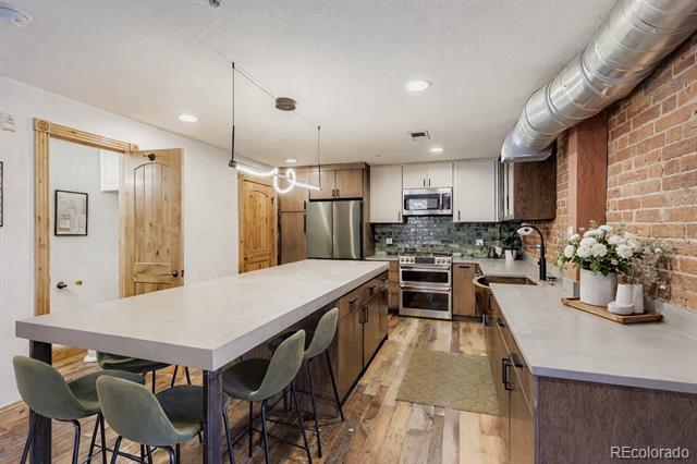 3033 Blake Street Unit: 109