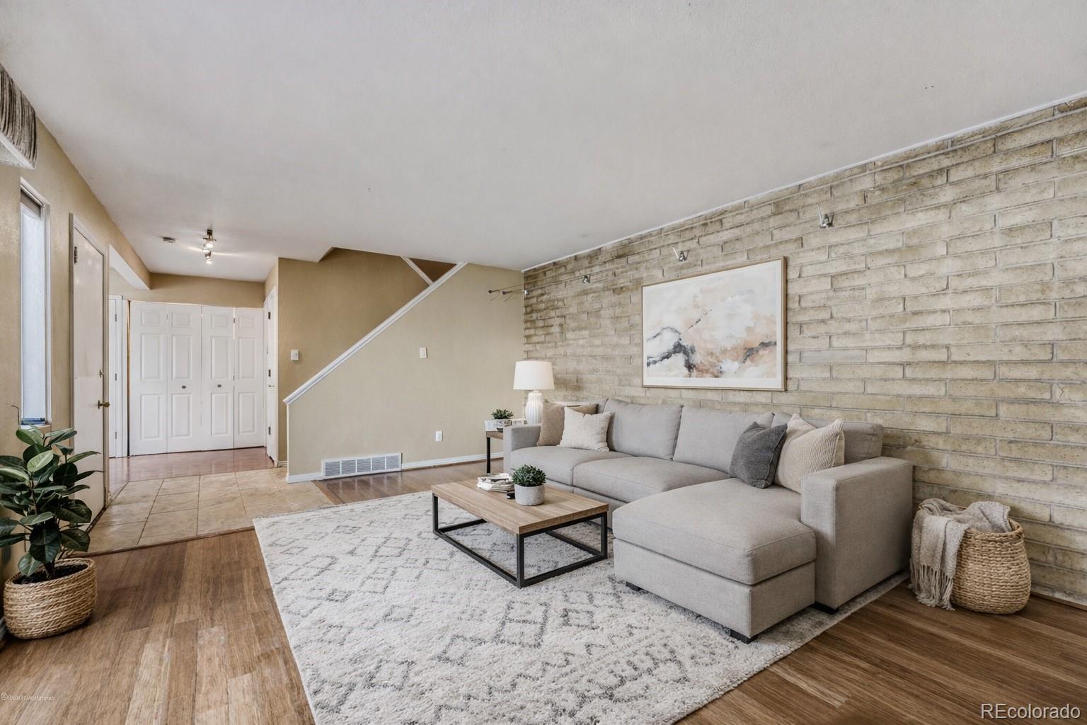 1160 S Clinton Street Unit: 40