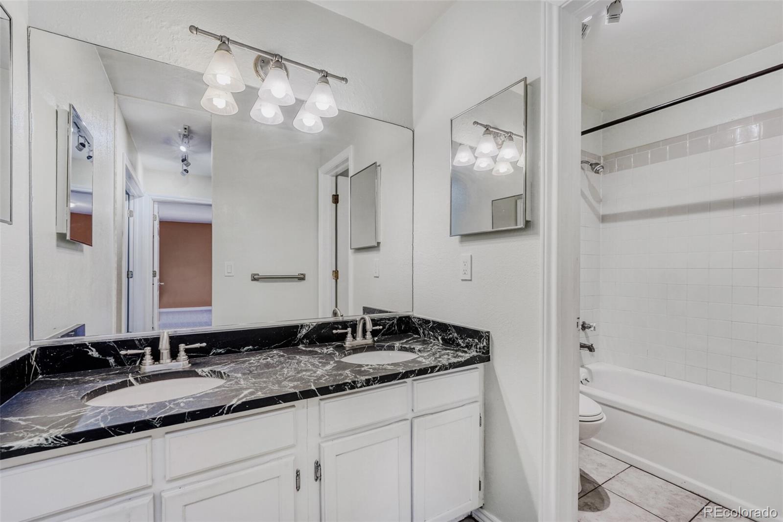 1160 S Clinton Street Unit: 40