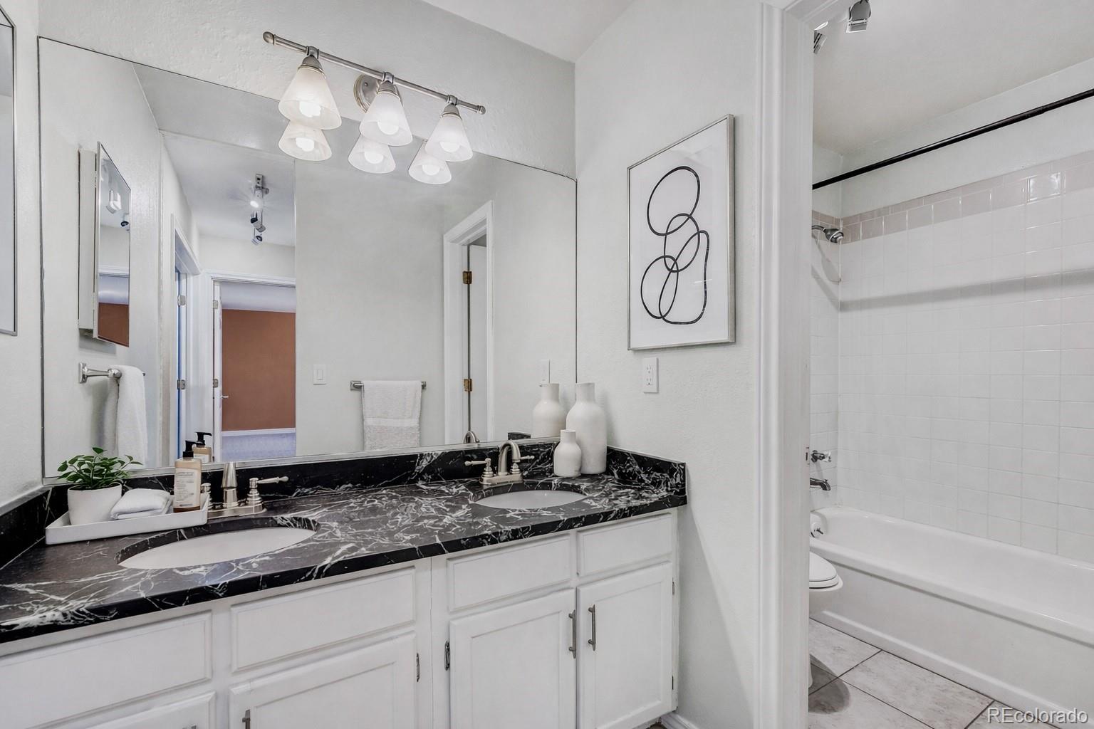 1160 S Clinton Street Unit: 40