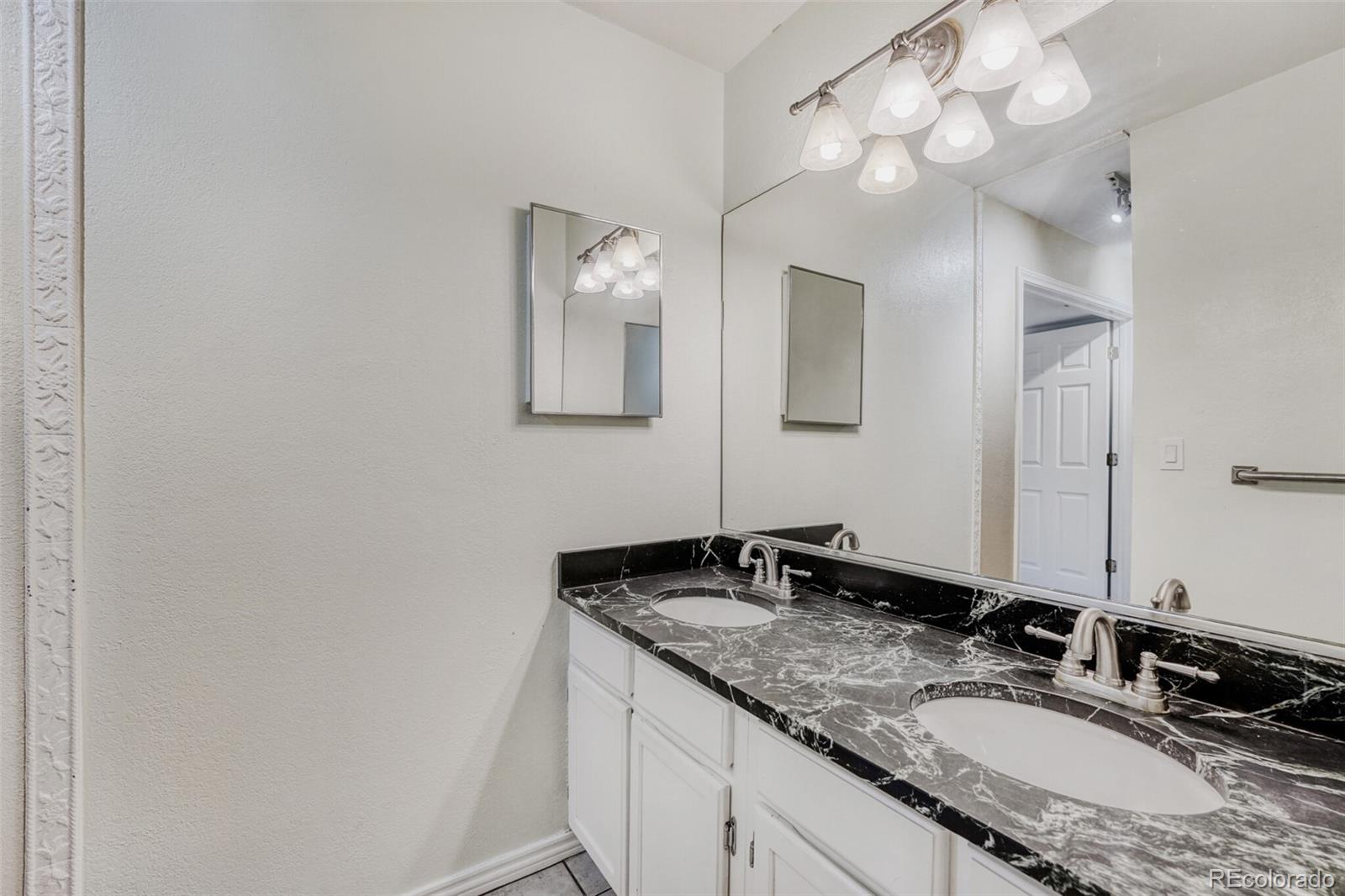 1160 S Clinton Street Unit: 40