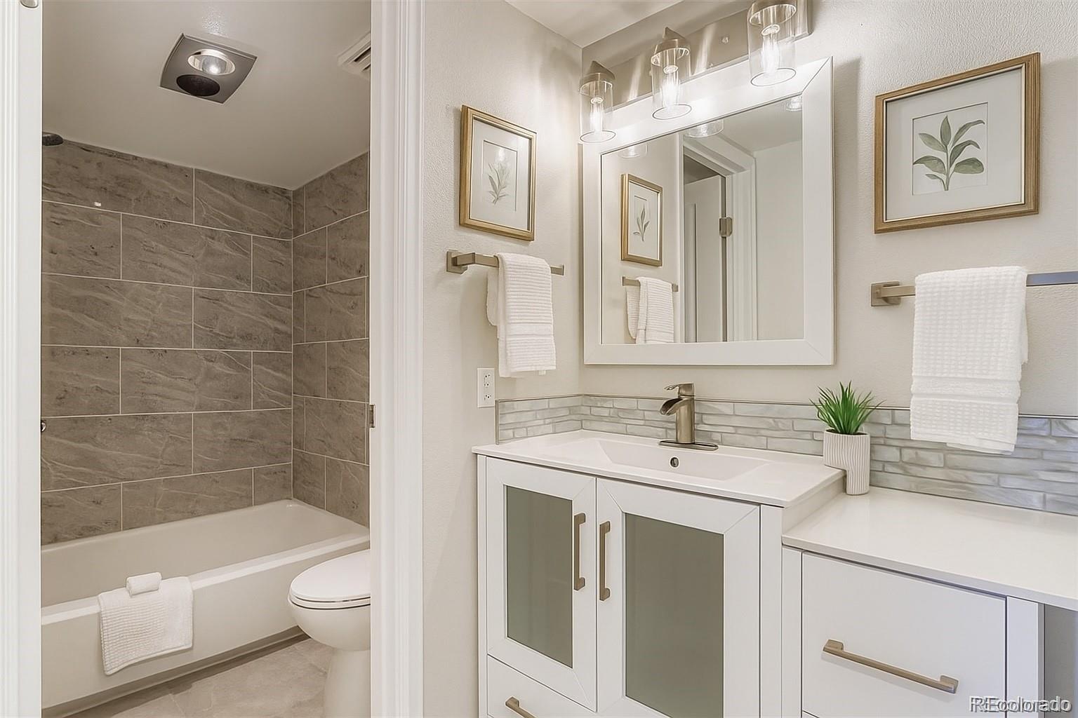 540 S Forest Street Unit: 3-204