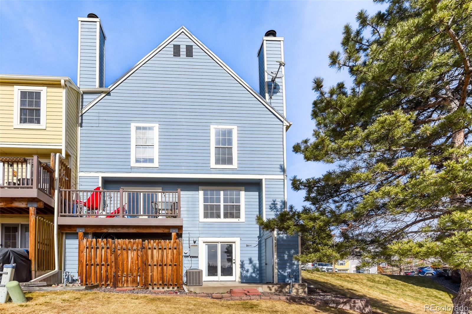 9423 W Ontario Drive