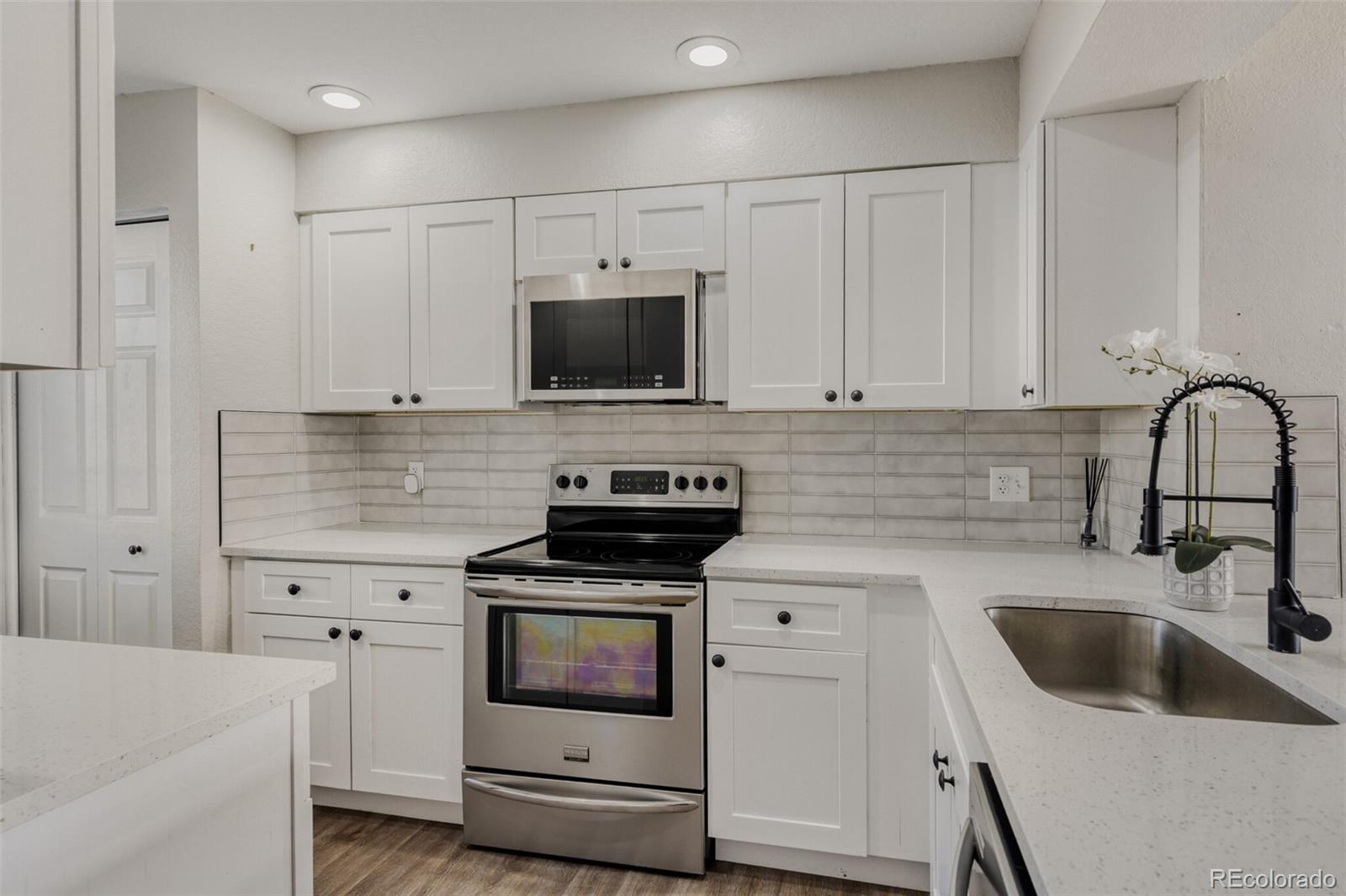 9423 W Ontario Drive