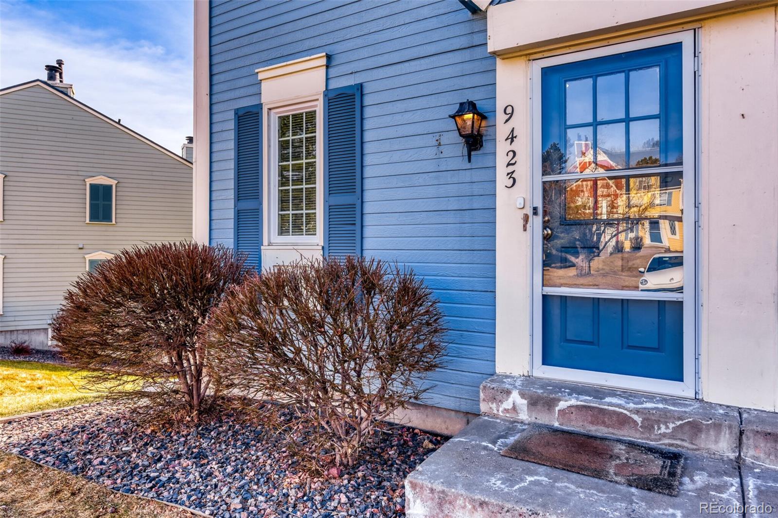 9423 W Ontario Drive