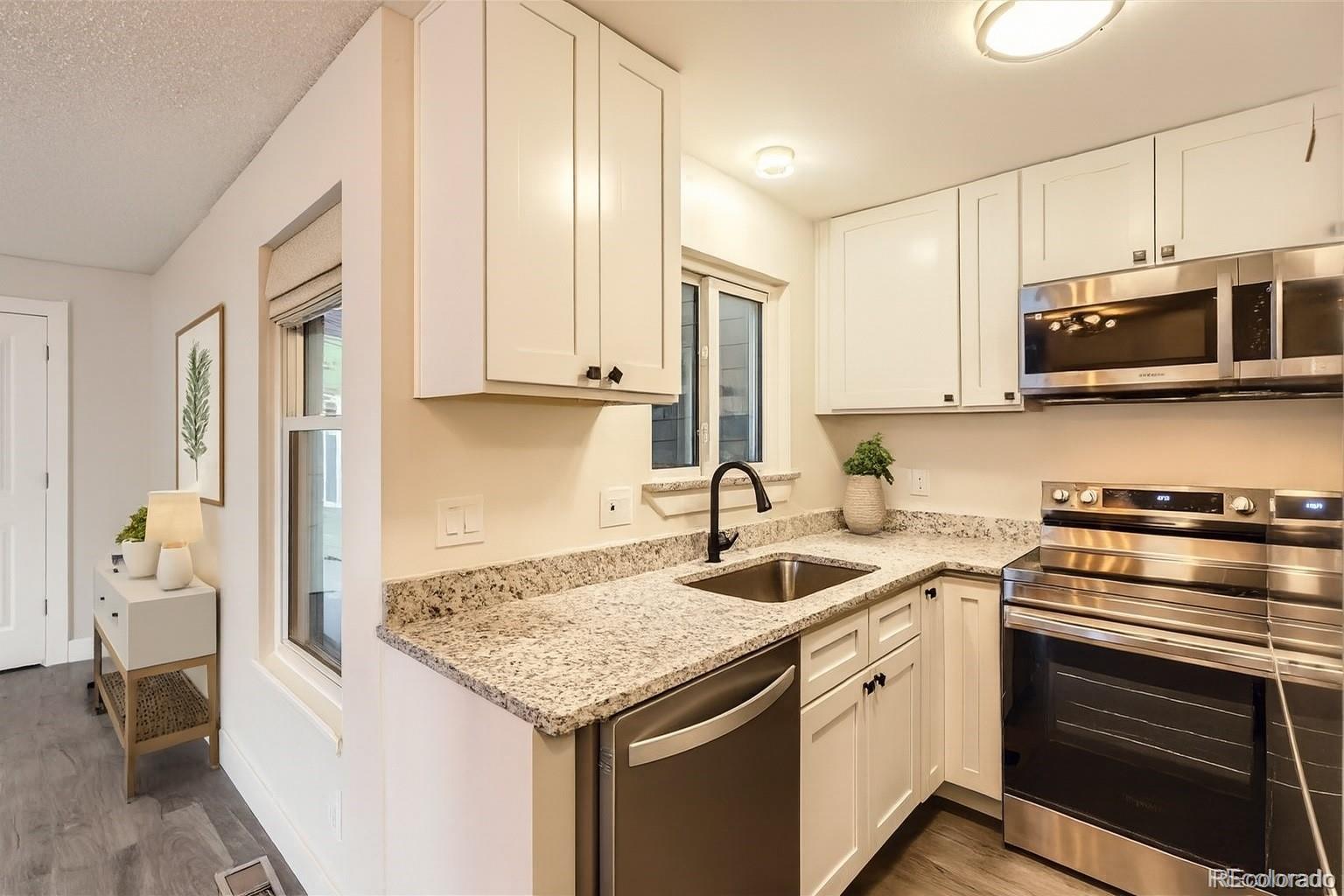 909 S Dawson Way Unit: 2