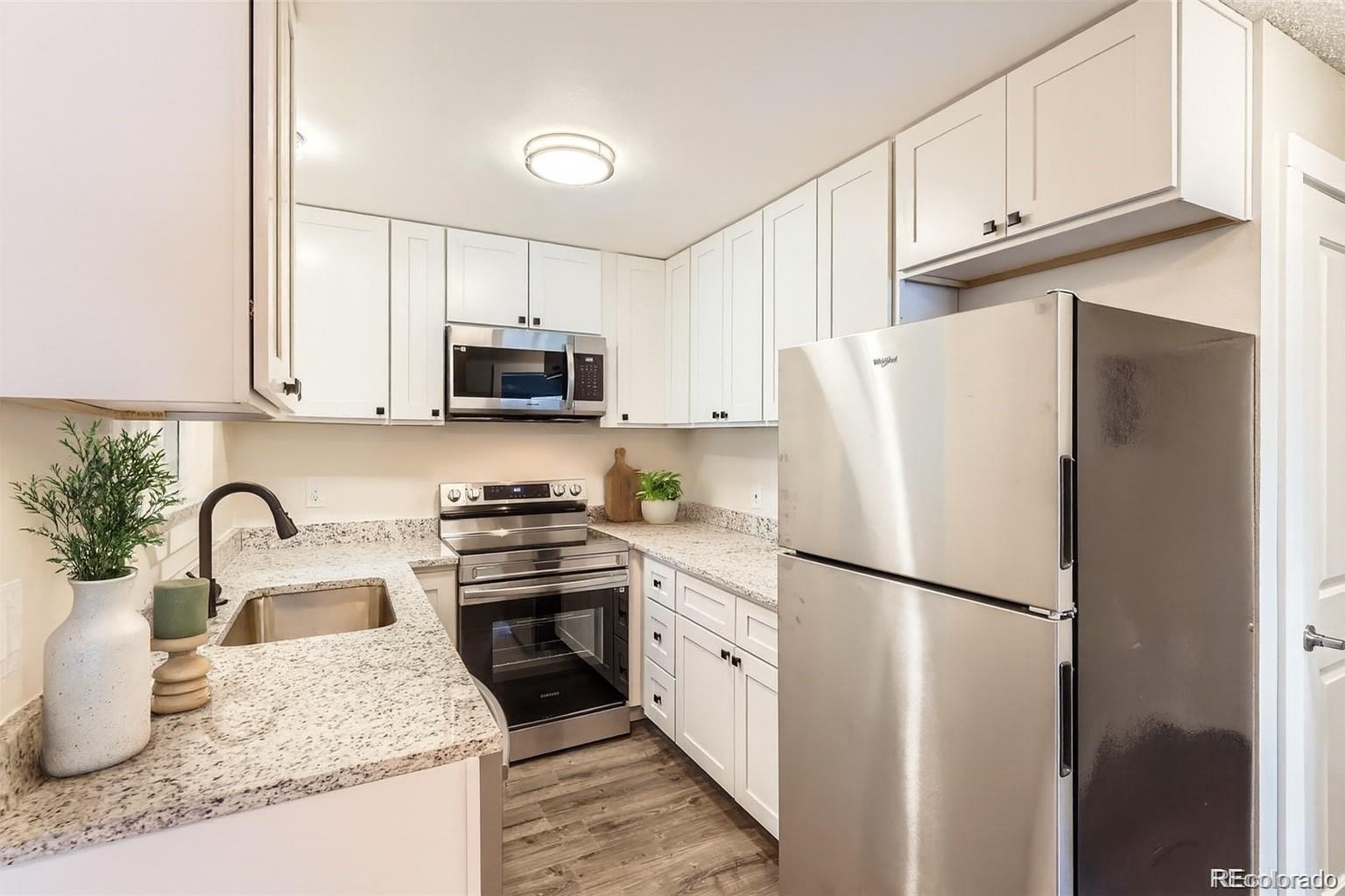 909 S Dawson Way Unit: 2