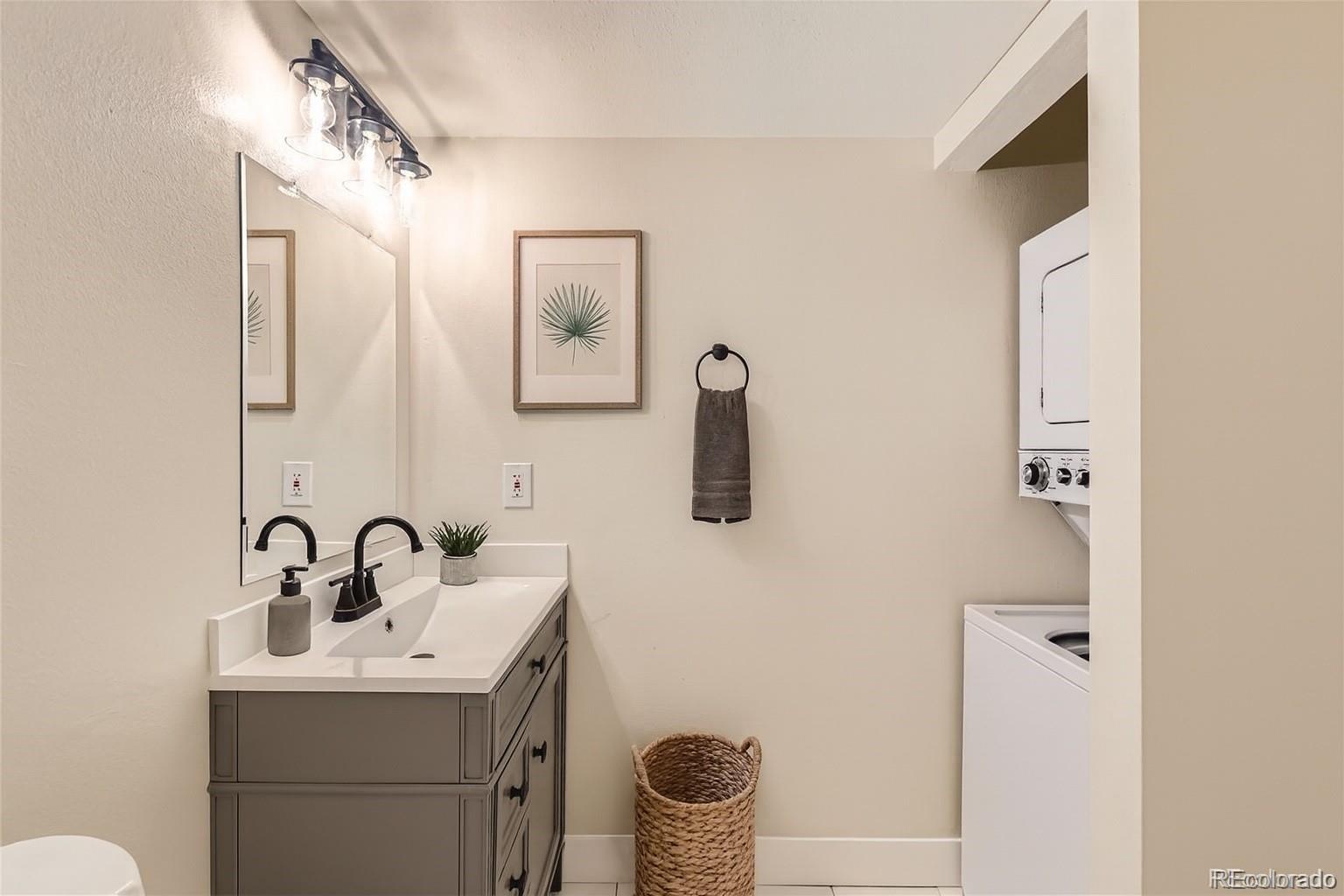 909 S Dawson Way Unit: 2