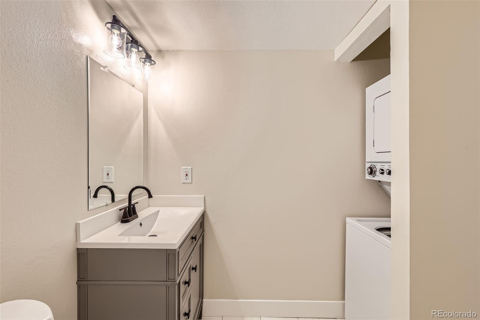 909 S Dawson Way Unit: 2