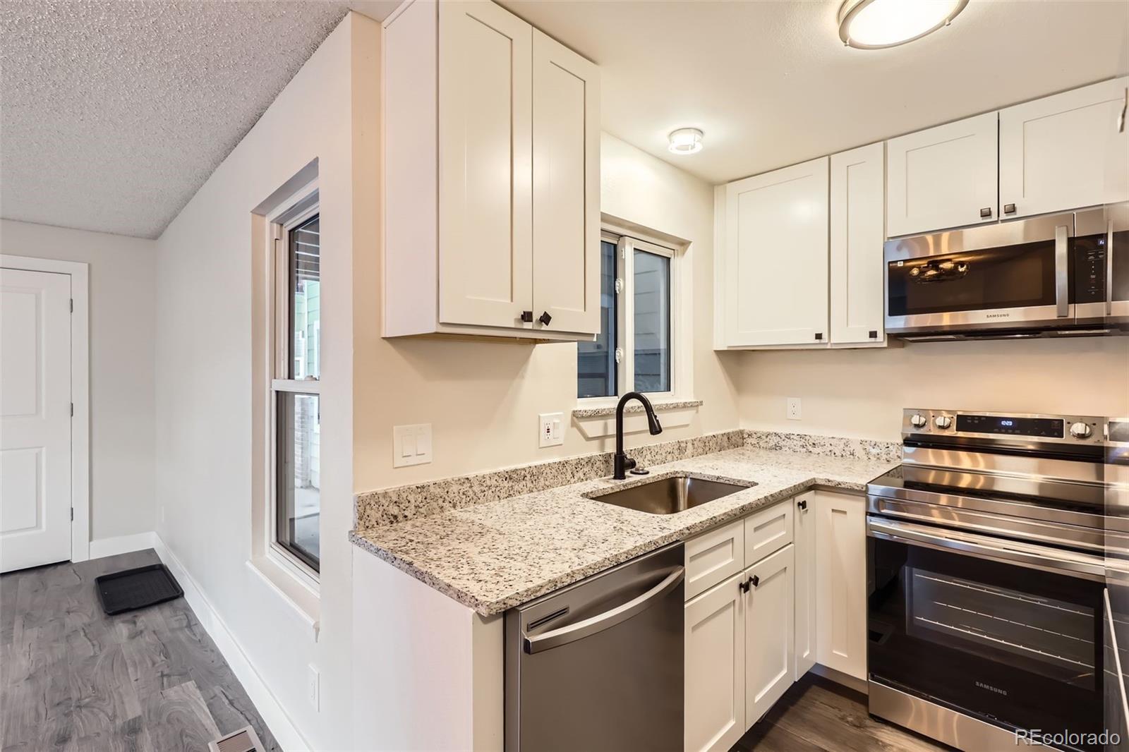 909 S Dawson Way Unit: 2