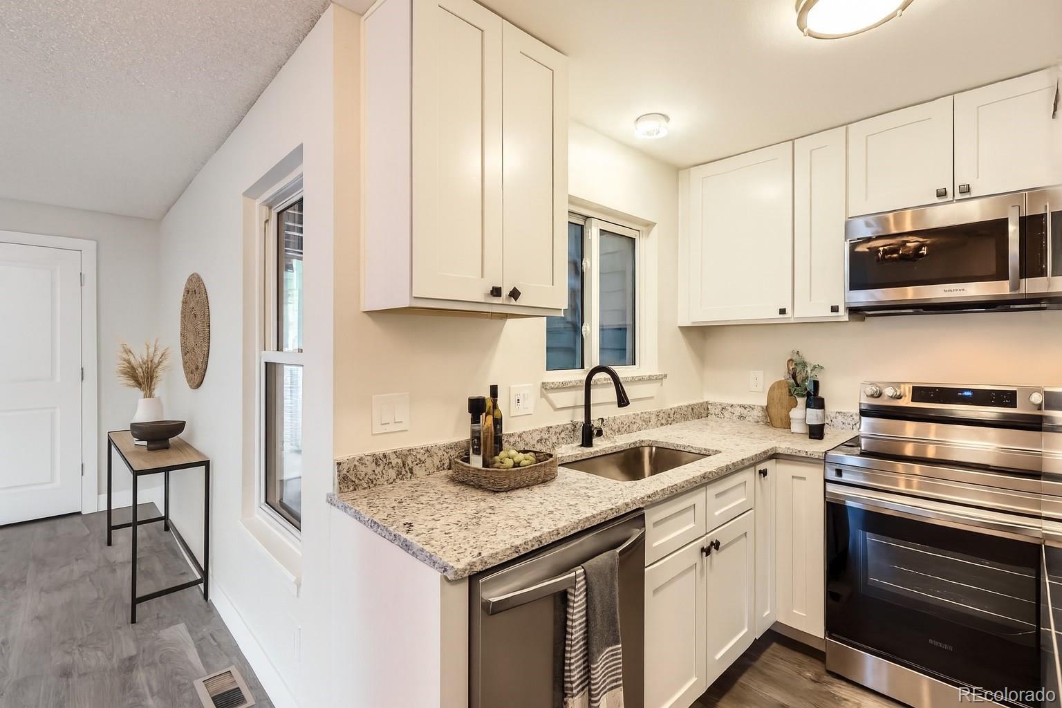 909 S Dawson Way Unit: 2
