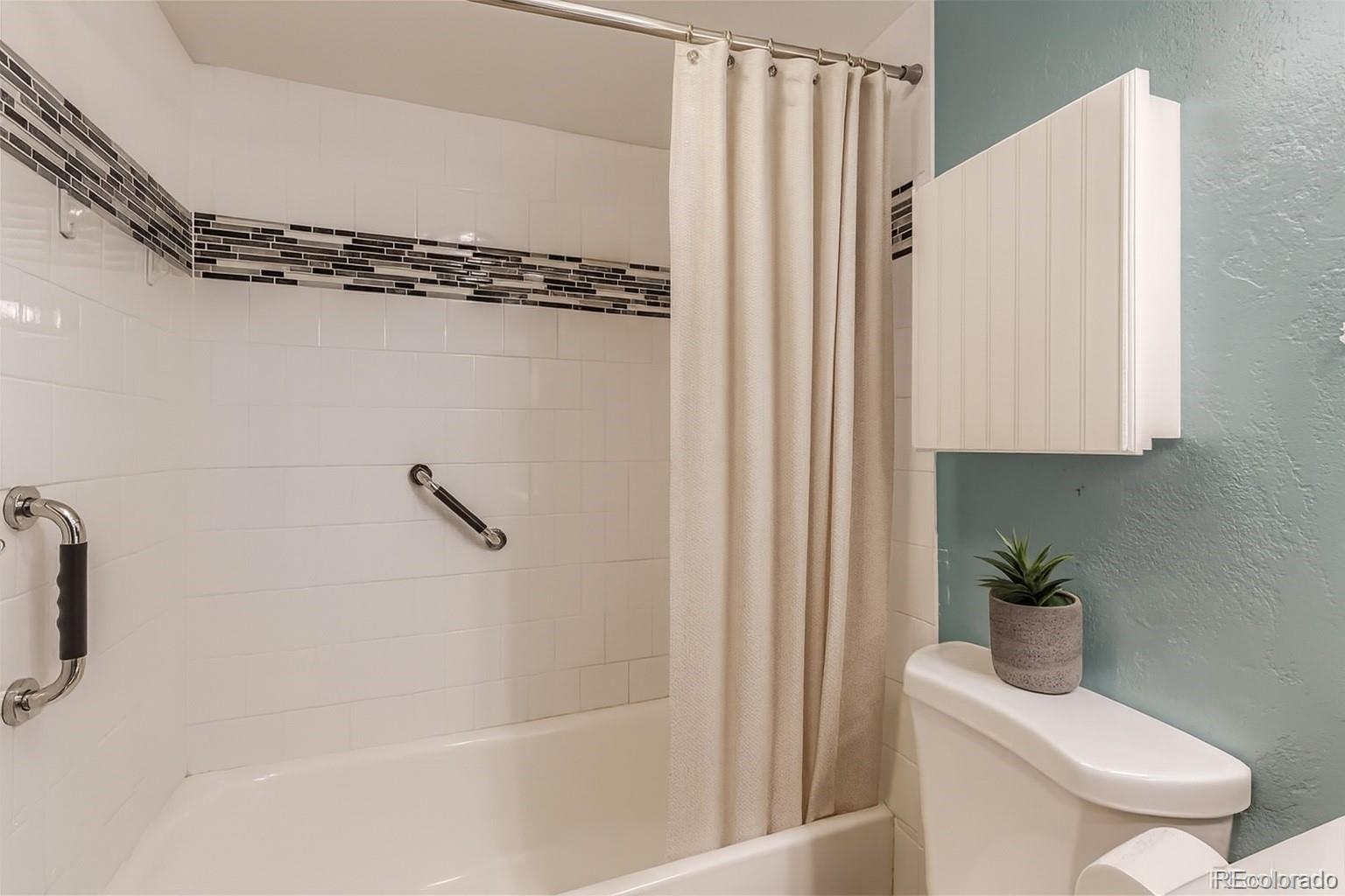 1366 Garfield Street Unit: 209