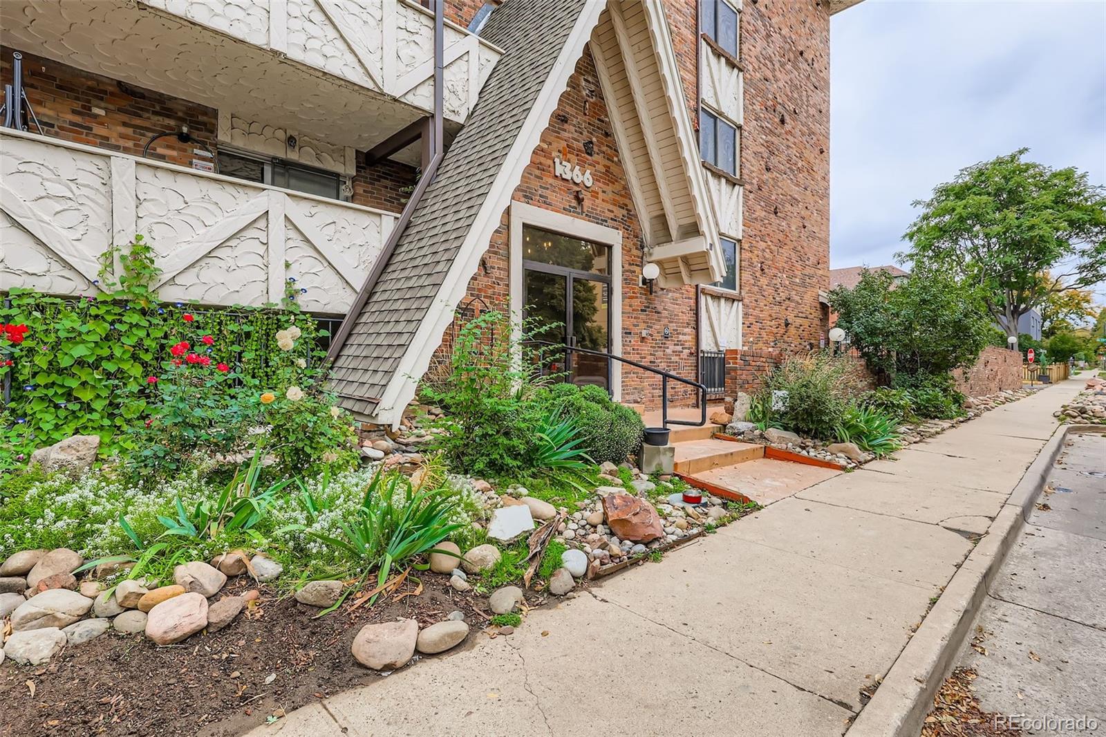 1366 Garfield Street Unit: 209