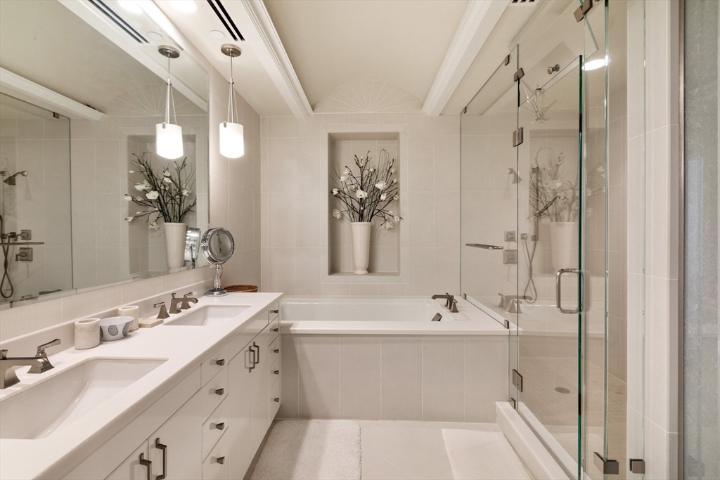 776 Boylston St Unit: PH1D