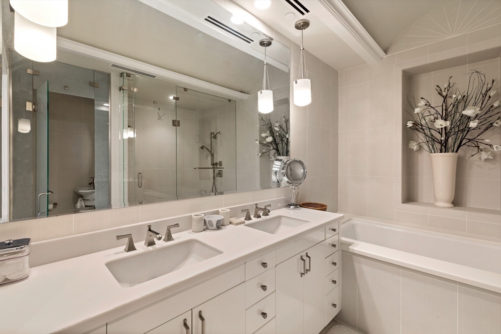 776 Boylston St Unit: PH1D