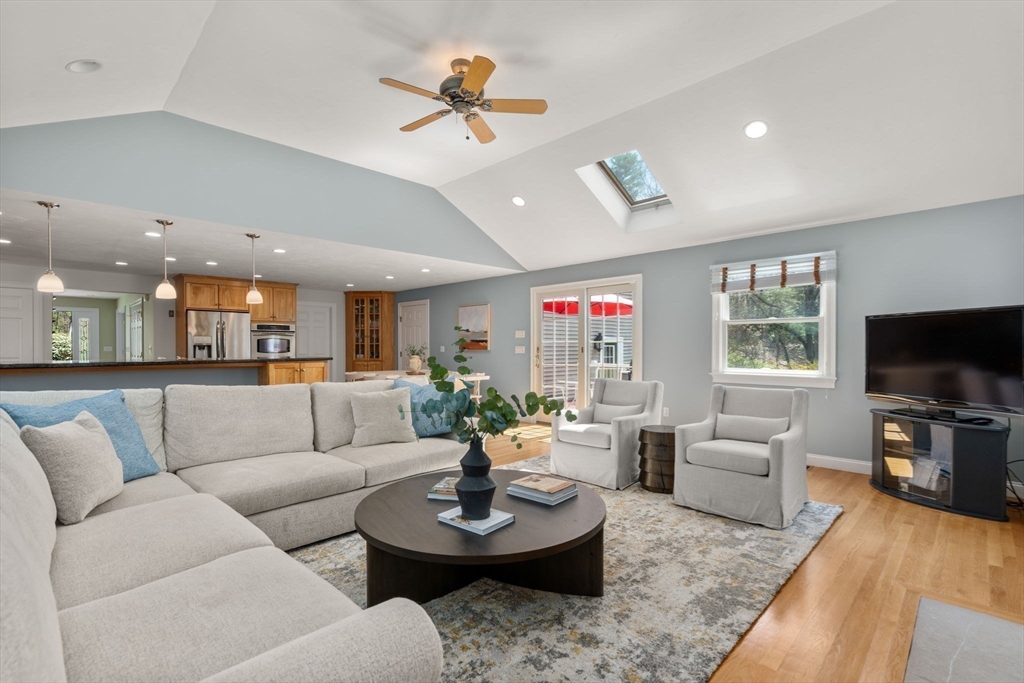 7 Crest Circle