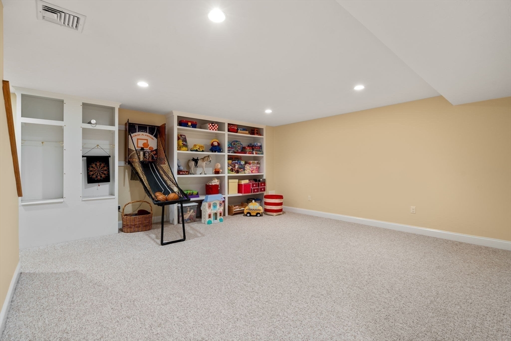 7 Crest Circle