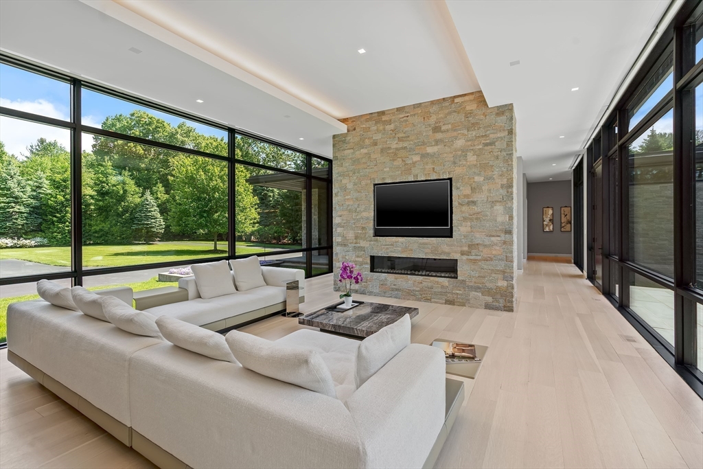 63 Sylvan Ln