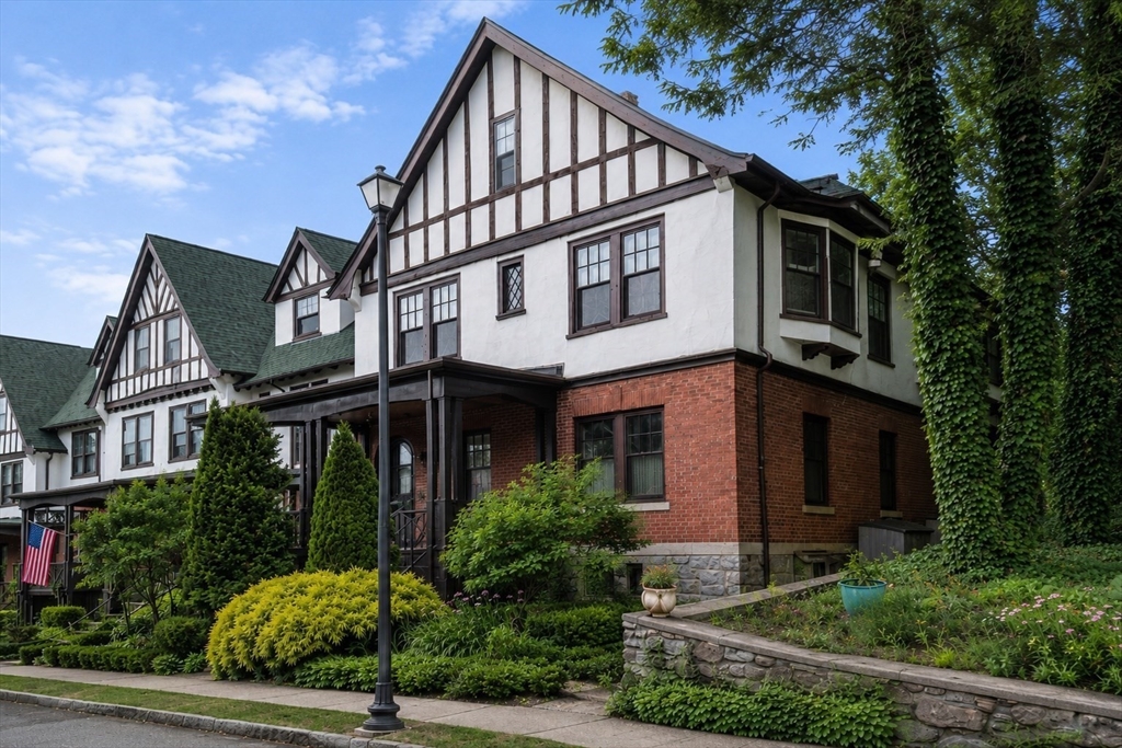 18 Eaton Ct # 18