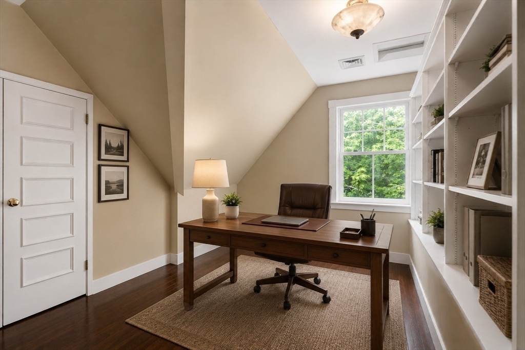 18 Eaton Ct # 18