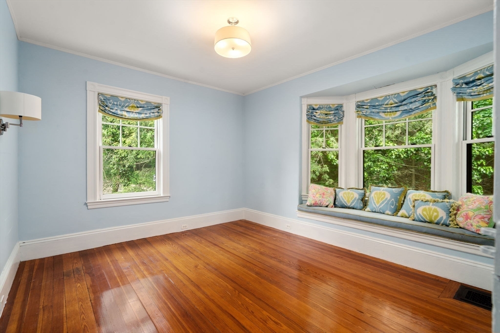 18 Eaton Ct # 18