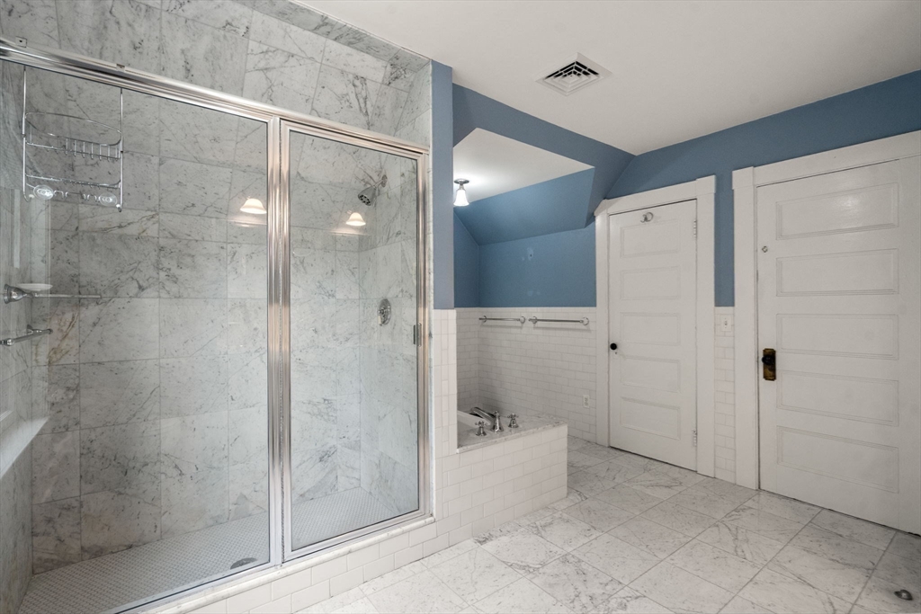 18 Eaton Ct # 18