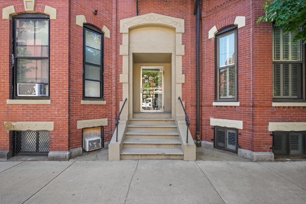 14 Gloucester St # 3B
