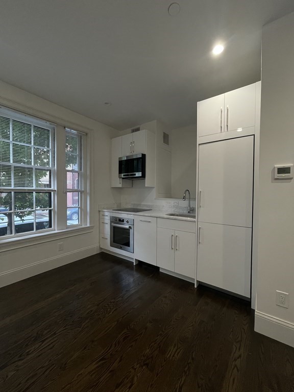 152 Mt Vernon Street Unit: Studio