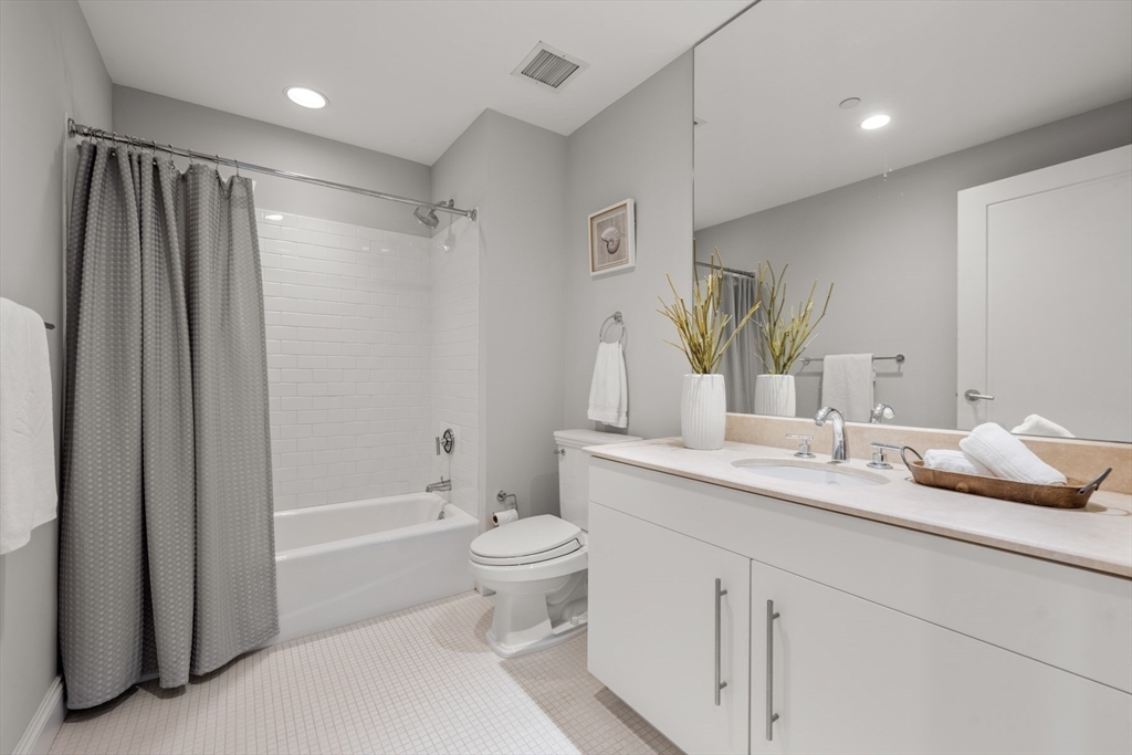778 Boylston St # 4A