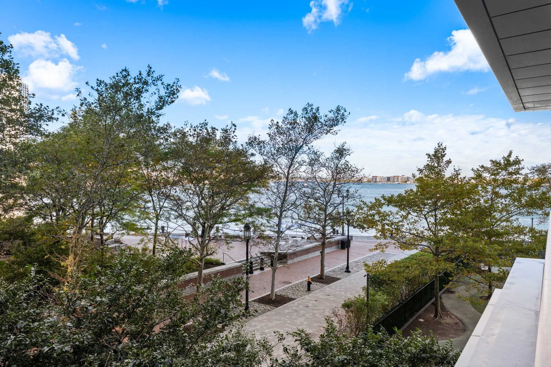 22 Liberty Dr # 2M