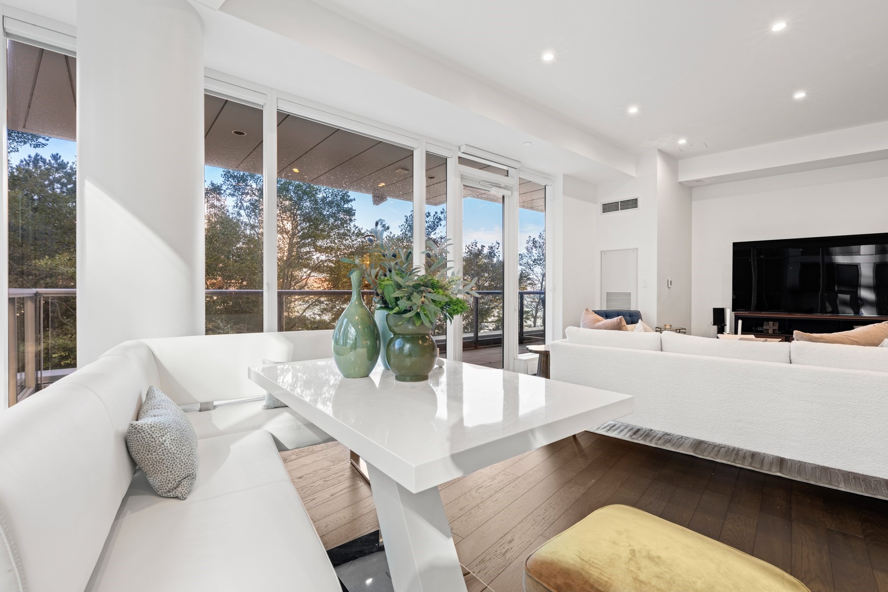 22 Liberty Dr # 2M