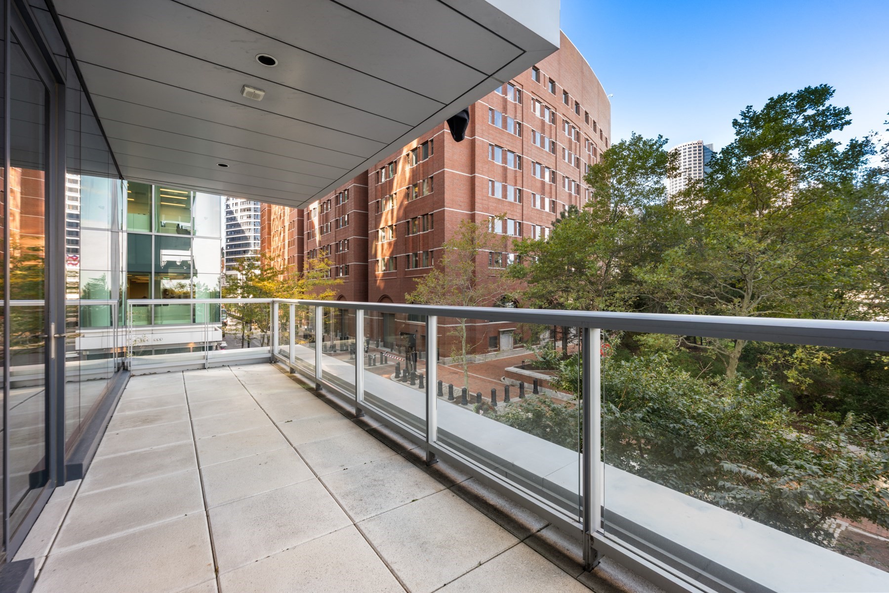 22 Liberty Dr # 2M