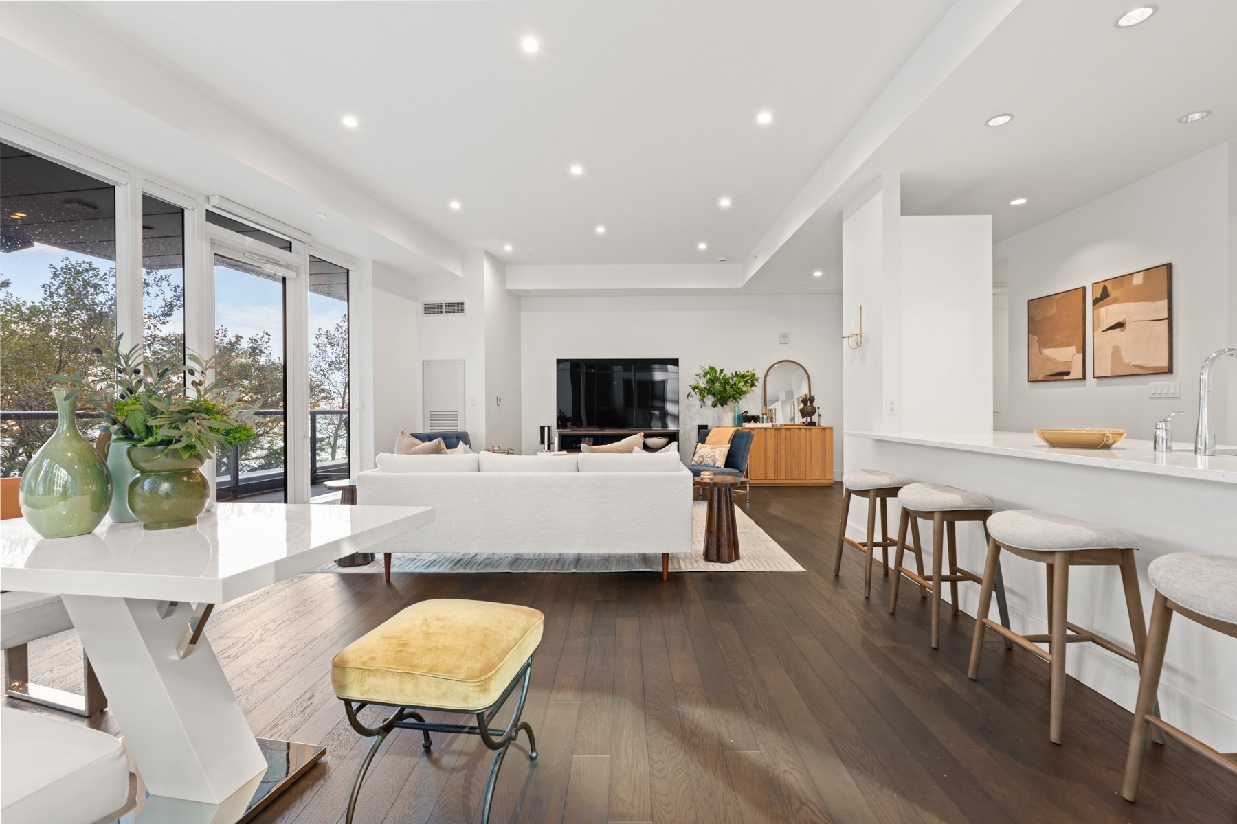 22 Liberty Dr # 2M