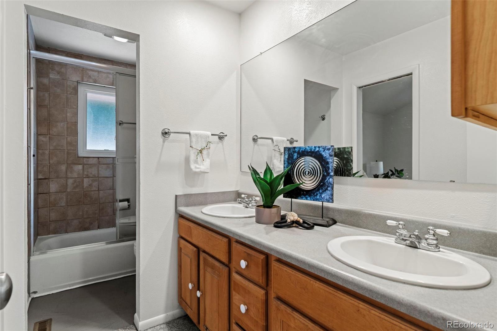 11617 E Wesley Avenue