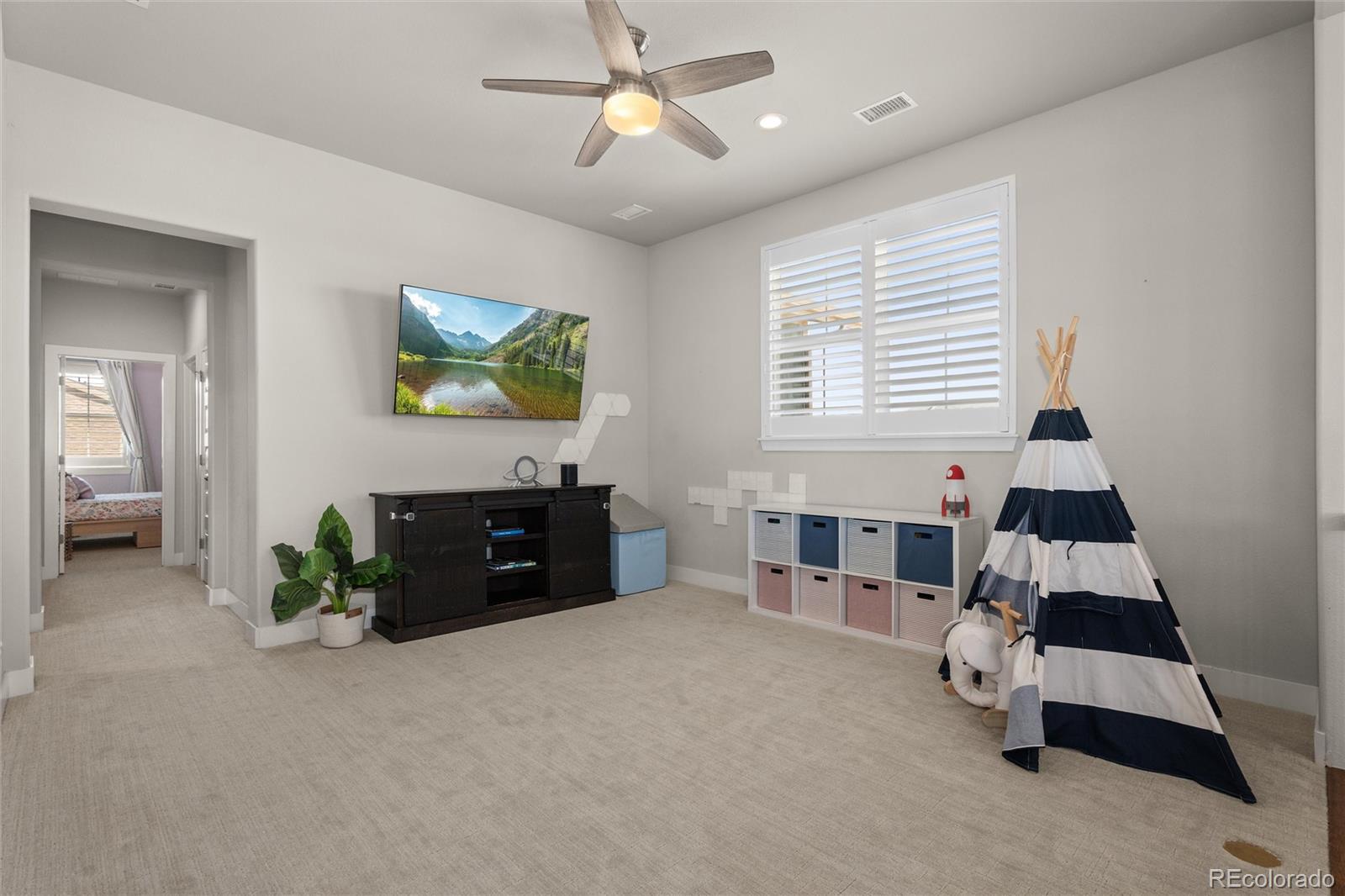 27671 E Lakeview Drive