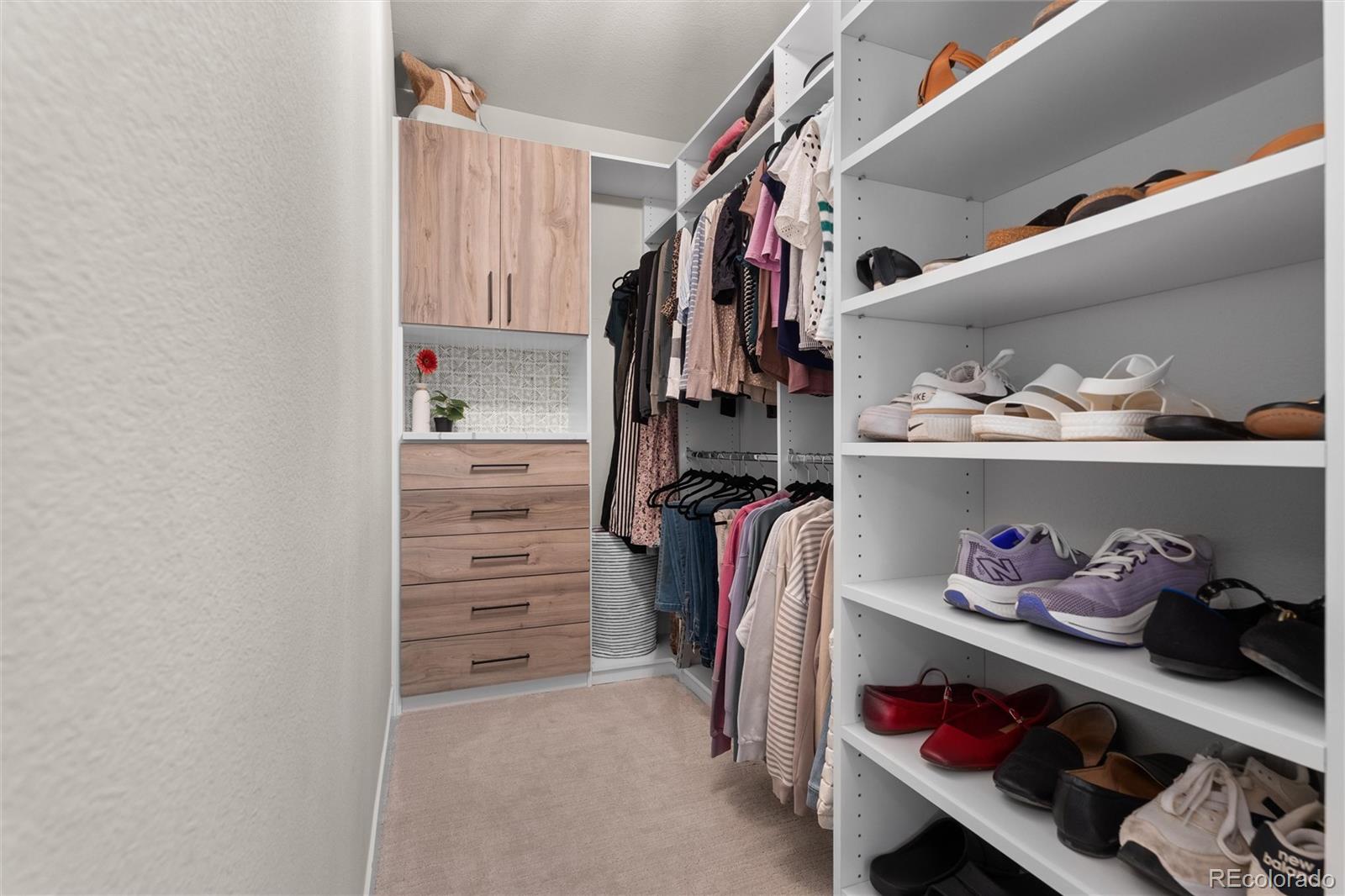 27671 E Lakeview Drive