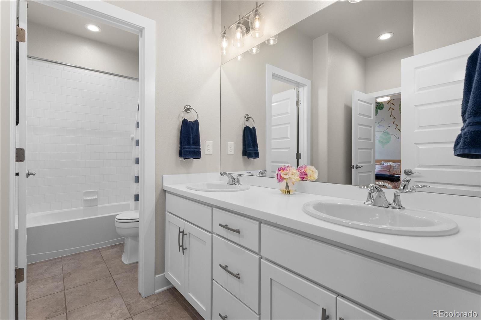 27671 E Lakeview Drive