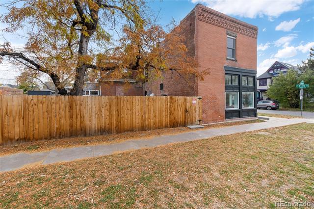 95 W Byers Place