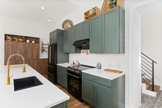 95 W Byers Place