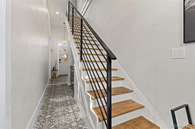 95 W Byers Place
